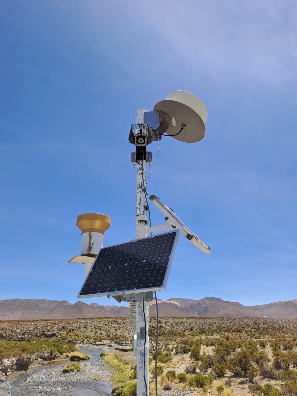 Estación de monitoreo hidrométrico en Chile